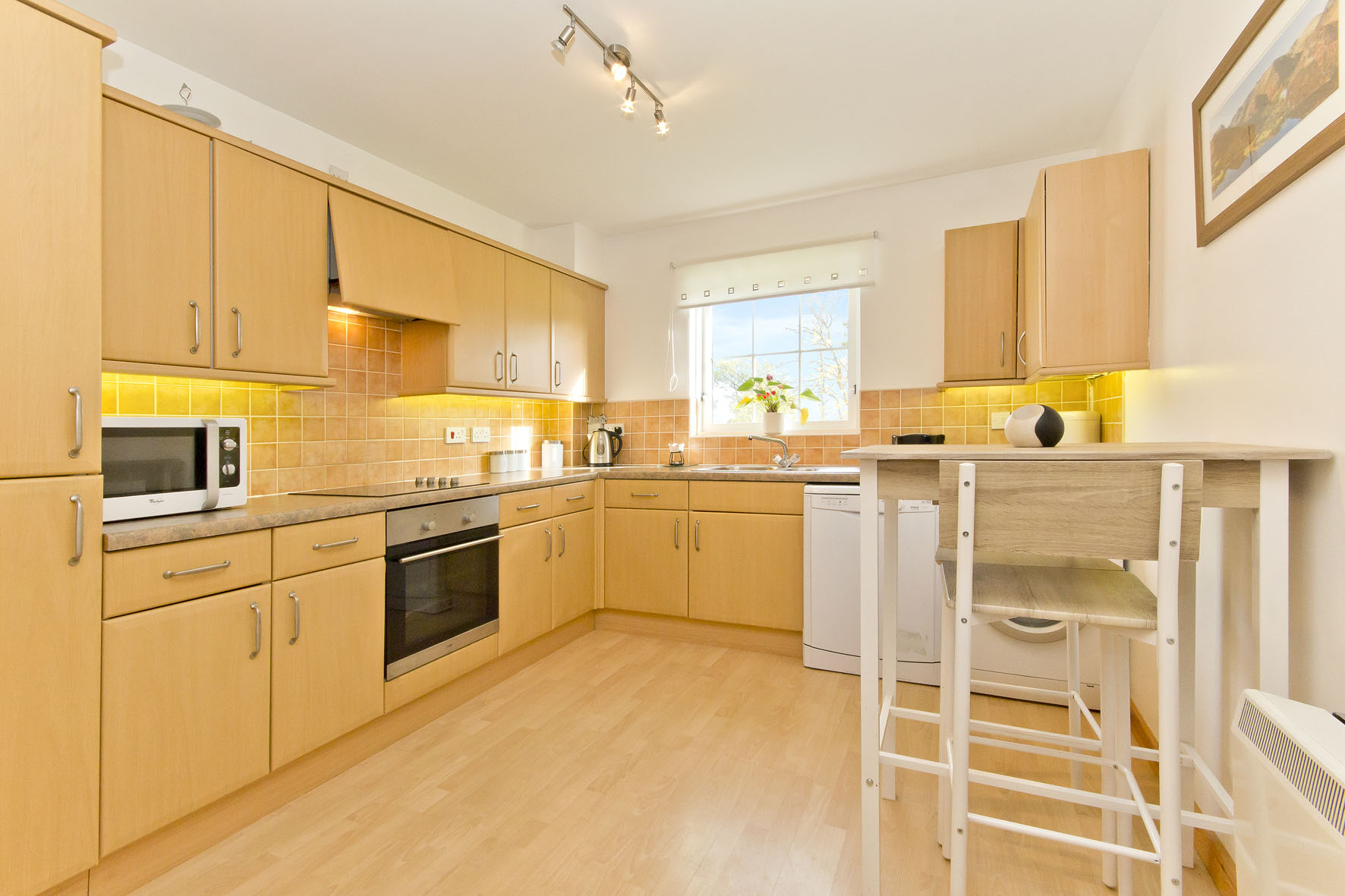 Image 06 - Kitchen.jpg